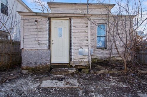 228 Oakland Sq, Bellefontaine OH  43311-2143 exterior