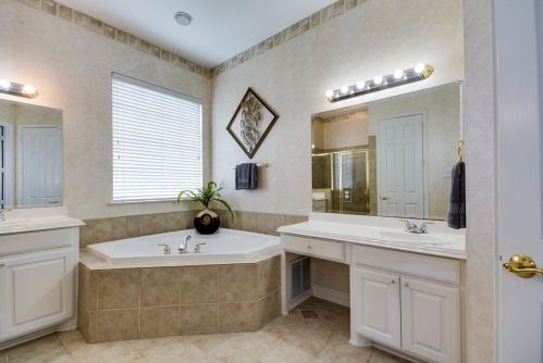 4604 Deer Valley Ln, Richardson TX  75082-3872 exterior