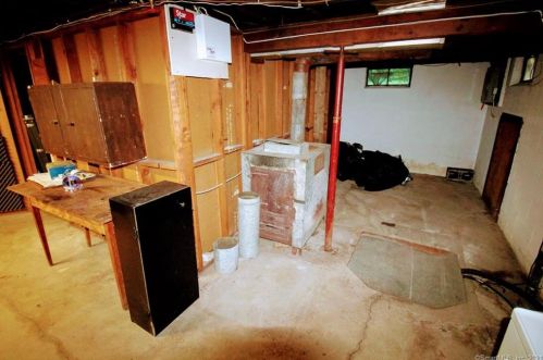 99 Laurel Hill Rd, Brookfield Center CT  06804-1014 exterior