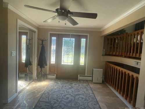6 Banbury Ln, Bloomfield, CT 06002-2502