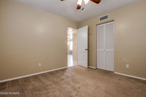 945 Prince Rd, Tucson AZ 85705-3026 exterior