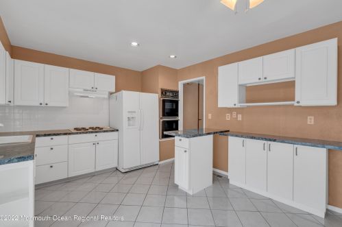 5 Wyoming Dr, Jackson Twp NJ  08527-1545 exterior