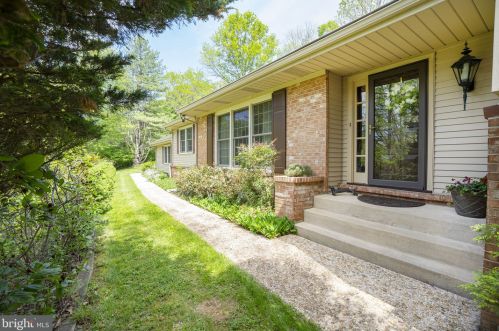 5802 Pyles Ford Rd, Wilmington, DE 19807-1638