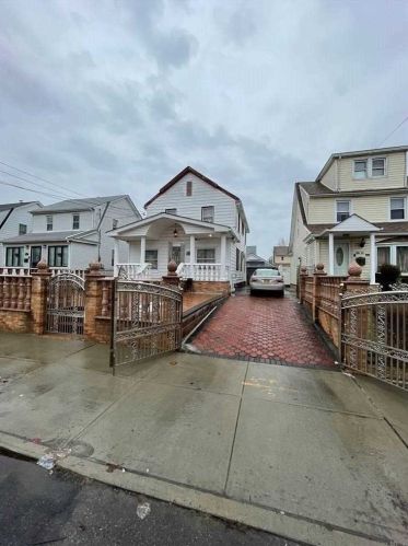 90-09 Vanderveer St, Jamaica, NY 11428-2410