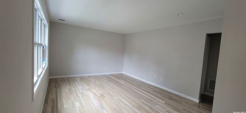 220 4th St, Deer Park NY  11729-5923 exterior