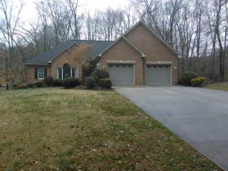 553 Walkabout Ln, Winston Salem, NC 27107-9688