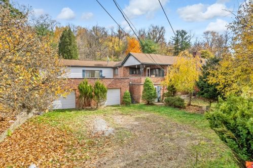 975 Hough Dr, Pittsburgh, PA 15236-3602