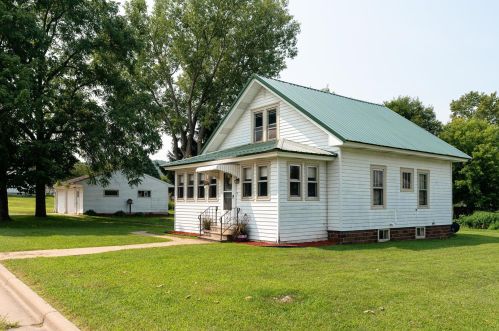201 Davidson St, Coon Valley, WI 54623-7714
