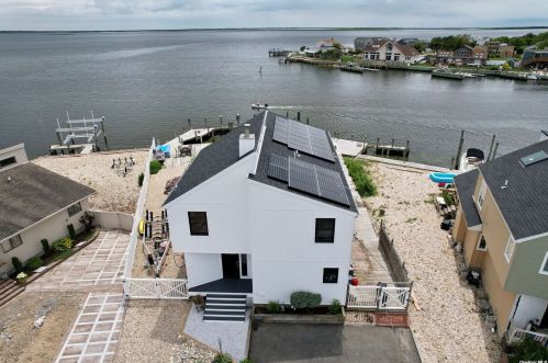 326 Lido Promenade, North Lindenhurst NY  11757-6600 exterior