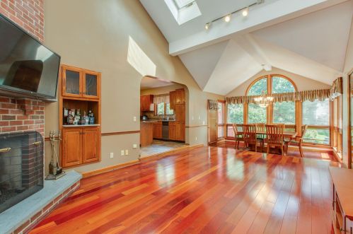 6 Birch Hill Rd, Salem NH  03079-3473 exterior