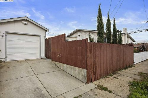 2001 57 Ave, Oakland CA 94605-1015 exterior