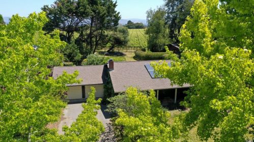 2003 Pleasant Hill Rd, Sebastopol, CA 95472-4947