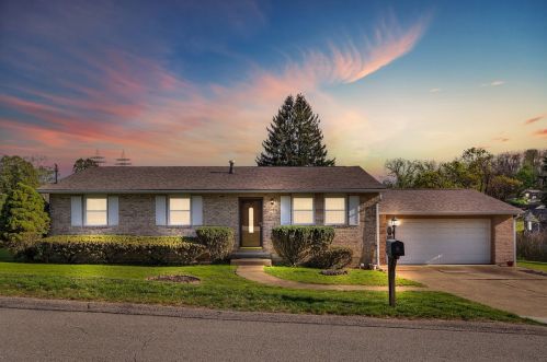 220 Hamilton Dr, Pittsburgh, PA 15235-3510