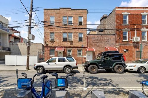 2704 18th St, Long Island City, NY 11102-3715