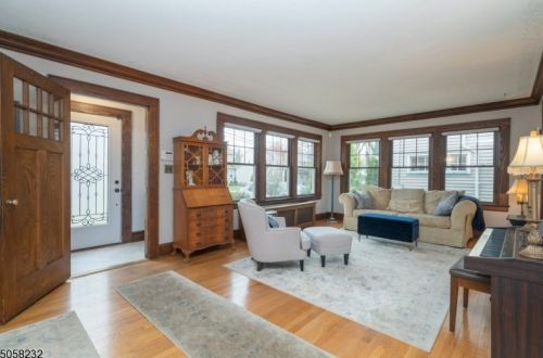 24 Lincoln St, Verona, NJ 07044-1506