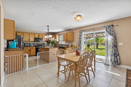 866 Abingdon Ave, Fort Pierce FL  34953-2861 exterior