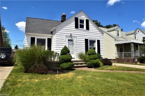 6112 Wareham Dr, Cleveland, OH 44129-4502