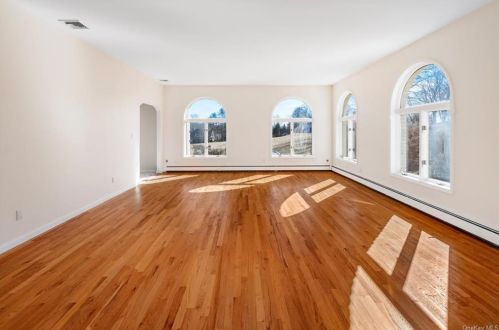 245 Bear Ridge Rd, Pleasantville NY  10570-1801 exterior