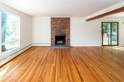 54 Benstone St, Stamford, CT 06905-3516