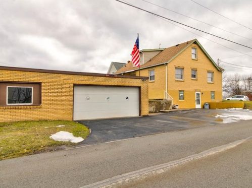 1030 Frank Ave, Jeannette, PA 15644-1534