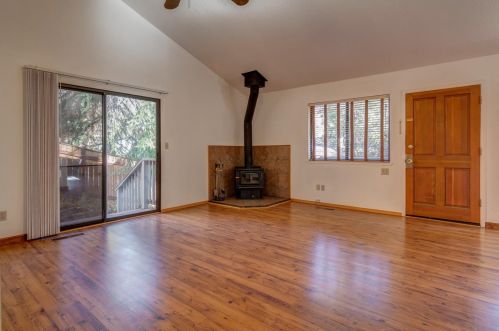 708 Doris Dr, Grass Valley CA  95945-5524 exterior
