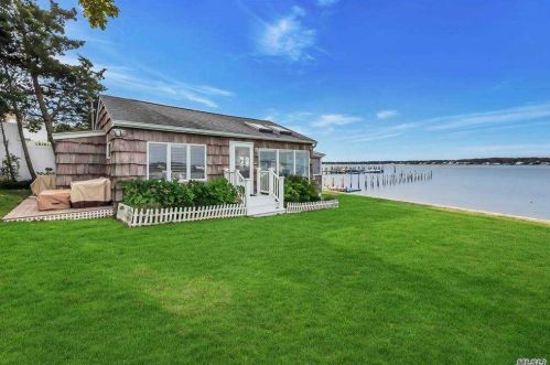 46 Rampasture Rd, Hampton Bays, NY 11946-3120