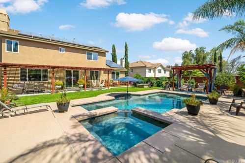 39601 Parkview Dr, Temecula CA  92591-7229 exterior