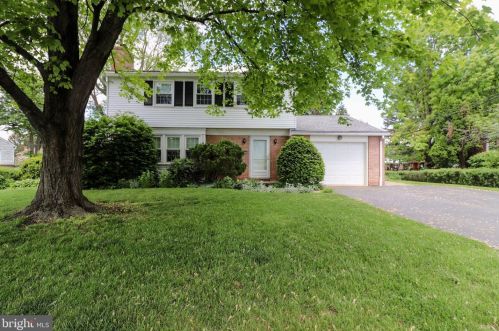 757 Eden Rd, Lancaster, PA 17601-4711
