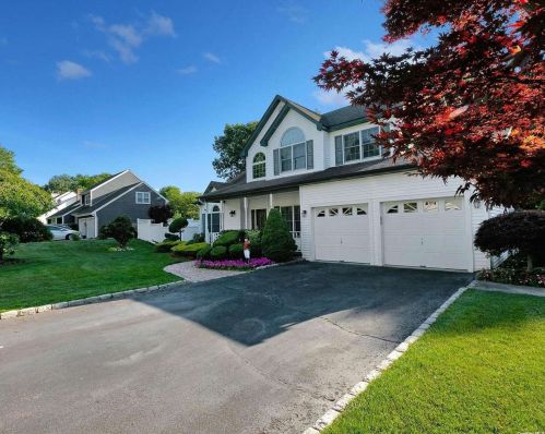 14 Tony Dr, San Remo, NY 11754-5036