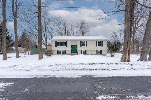 14 Hanover St, Montgomery, NY 12549-1010