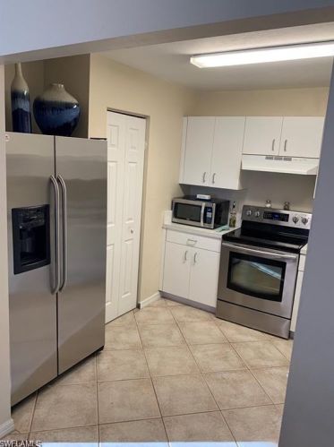 911 10th Ter, Cape Coral, FL 33909-1432