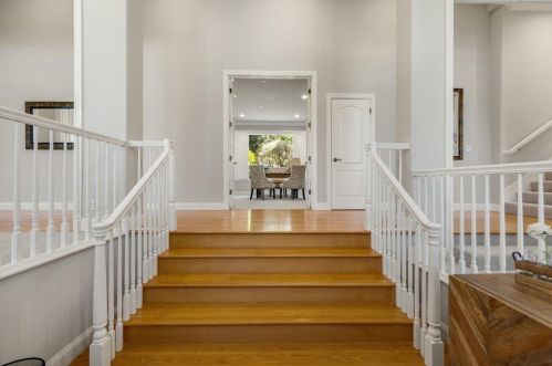 2125 Mantelli Dr, Gilroy, CA 95020-7924