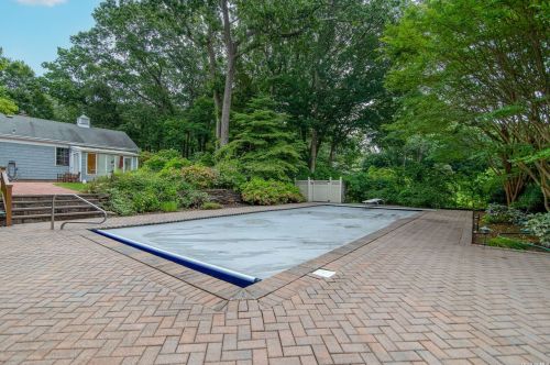 22 Little Harbor Rd, Mount Sinai NY  11766-1208 exterior