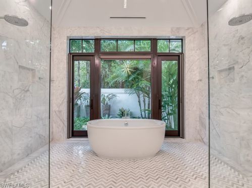 336 1st Ave, Naples FL  34102-5905 exterior