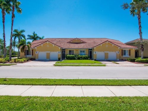 6305 Oxford Cir, Vero Beach, FL 32966-8995