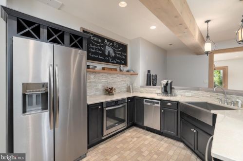 608 Kentland Dr, Great Falls VA  22066-1030 exterior