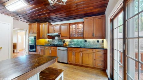 828 Sherry Dr, Valley Cottage NY  10989-2202 exterior