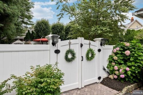 220 Allendale Ave, Allendale NJ  07401-1725 exterior