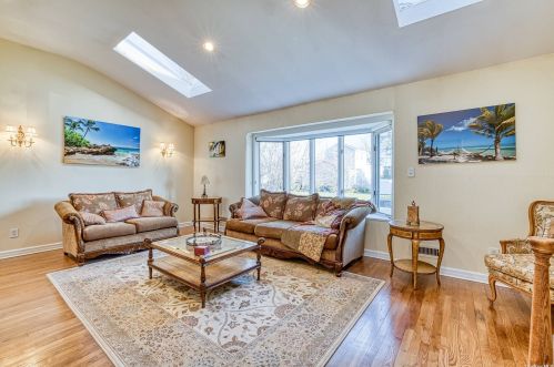 10 Tioga Dr, Muttontown, NY 11753-1930