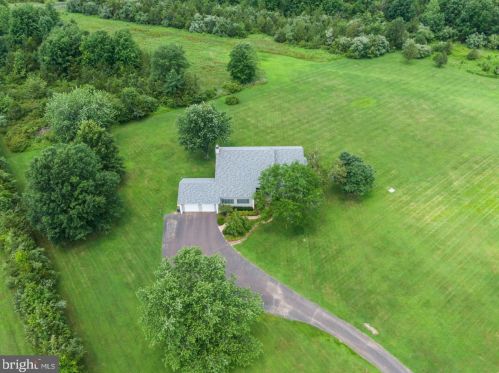 5985 Bradshaw Rd, Pipersville, PA 18947-1113