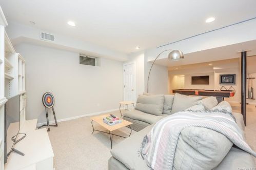 94 Haights Cross Rd, Chappaqua NY  10514-2911 exterior