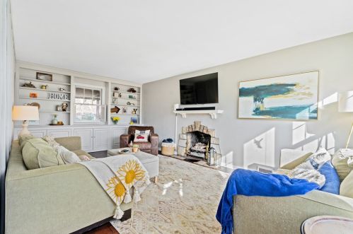 17 Oakville Dr, Pittsburgh, PA 15220-3248