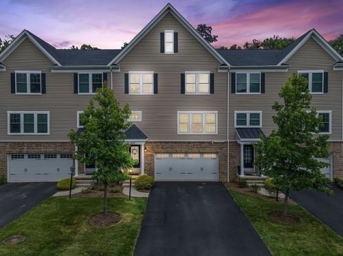 3107 Raintree Dr, Gibsonia, PA 15044-8116