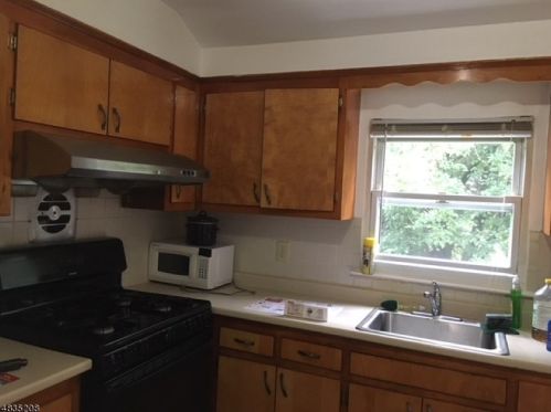 19 Northfield Rd, Parsippany NJ  07054-3204 exterior
