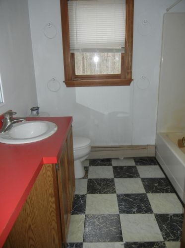 64 Old Chester Rd, Derry NH 03038-4014 exterior