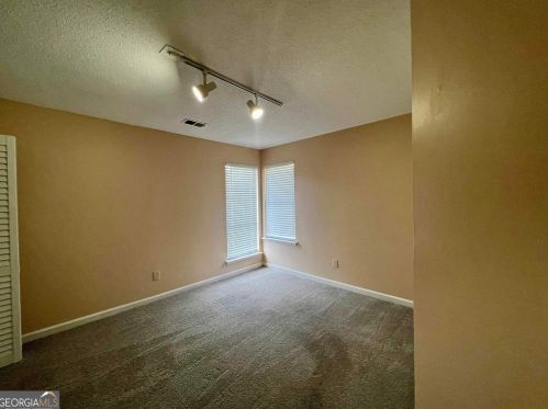 1011 Chapman Cir, Stone Mountain GA  30088-2549 exterior