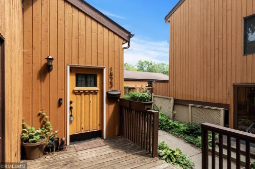 1823 Franklin Ave, Minneapolis, MN 55404-2221