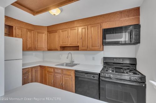 53 Manor Dr, Tinton Falls NJ  07712-2568 exterior