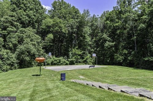 3442 Beale Ct, Woodbridge VA  22193-1702 exterior