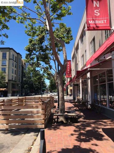 569 9th St, Oakland CA  94607-3833 exterior